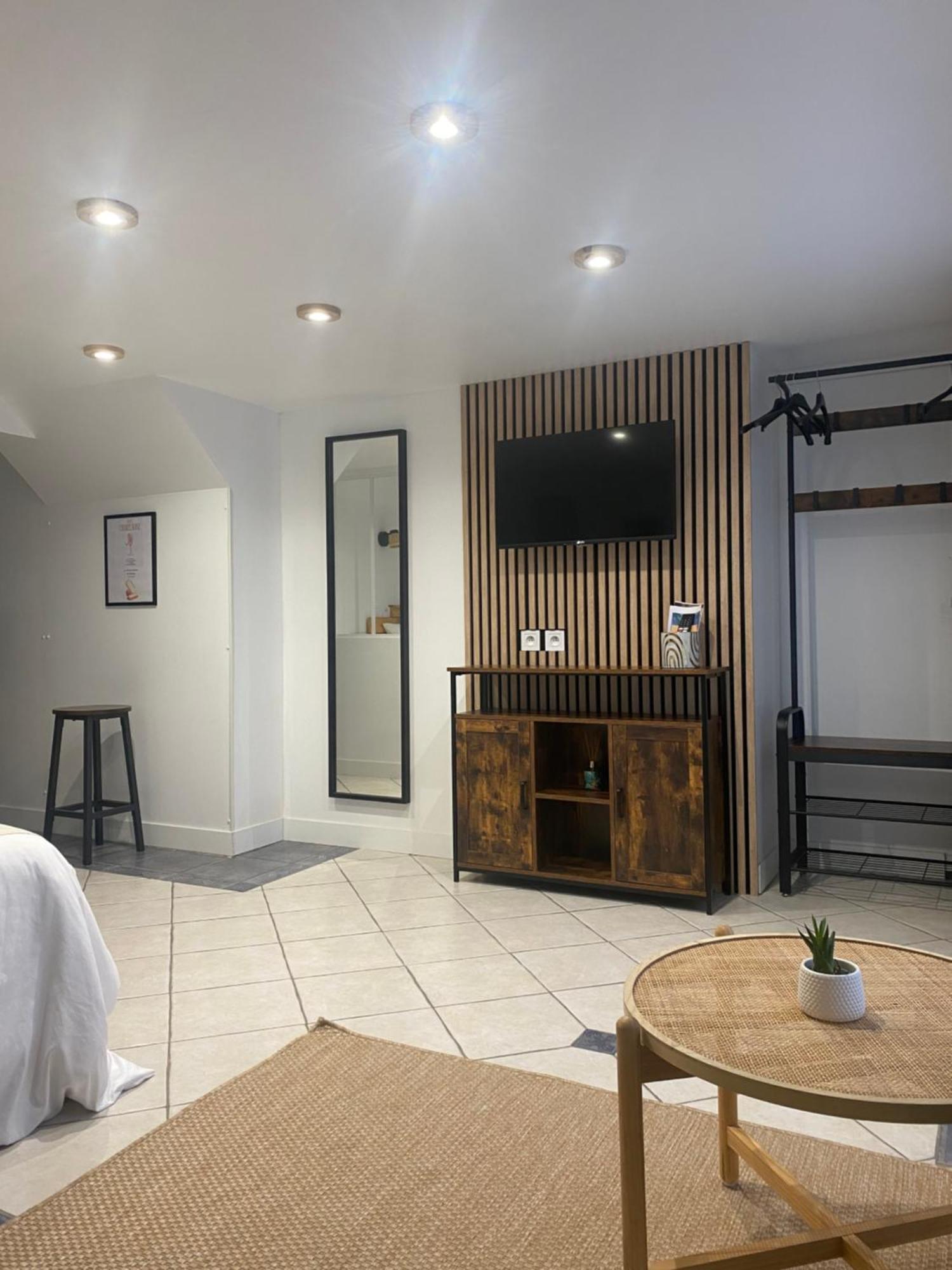 Appart Studio Rdc De Maison Avec Exterieur Proche Reims แตงเกอซ์ ภายนอก รูปภาพ